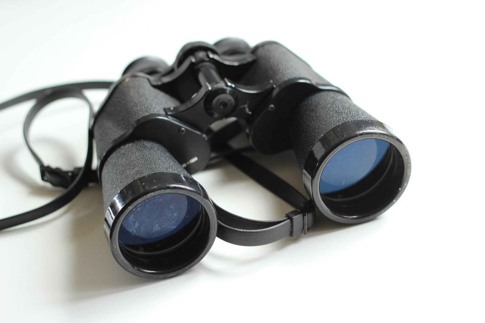 binoculars white