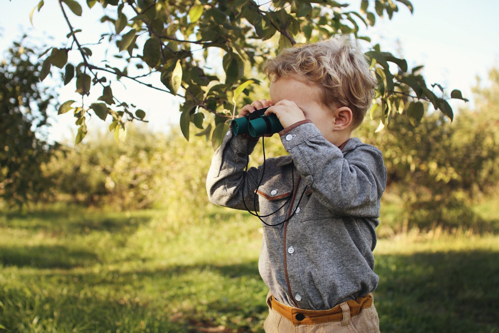 kid holding binoculars